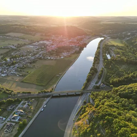 Aux Berges Du Bocq 別荘